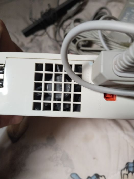 Продам игровую консоль Nintendo Wii.