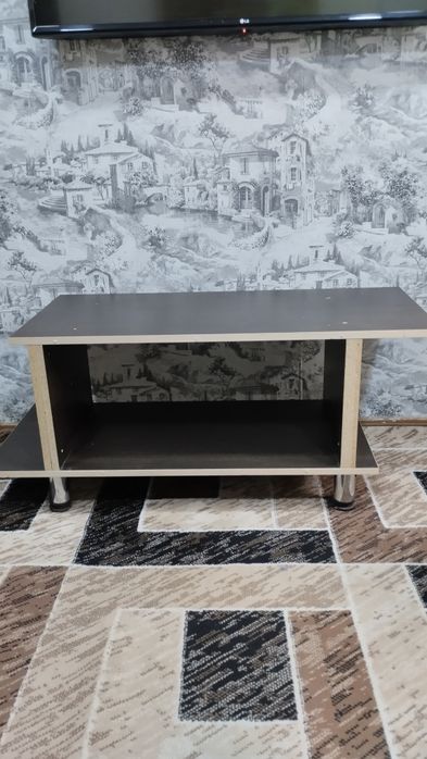 Продам столик под телевизор
