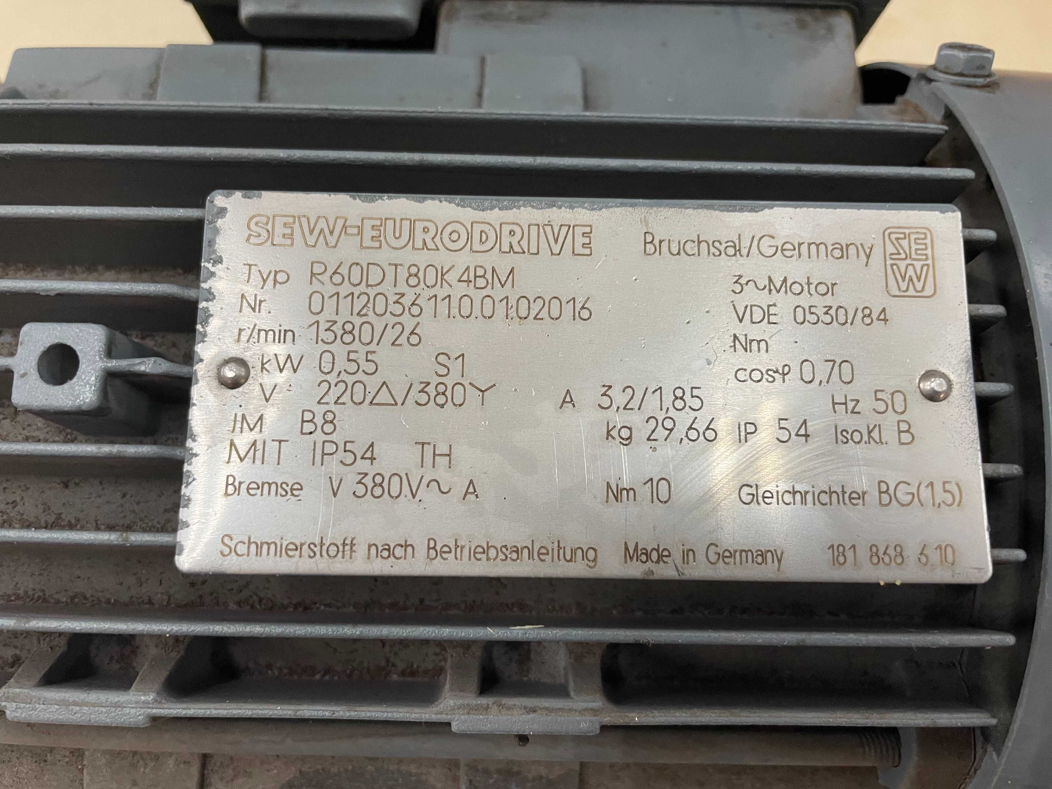 Трифазен асинхронен двигател SEW-EURODRIVE R60DT80K4BM