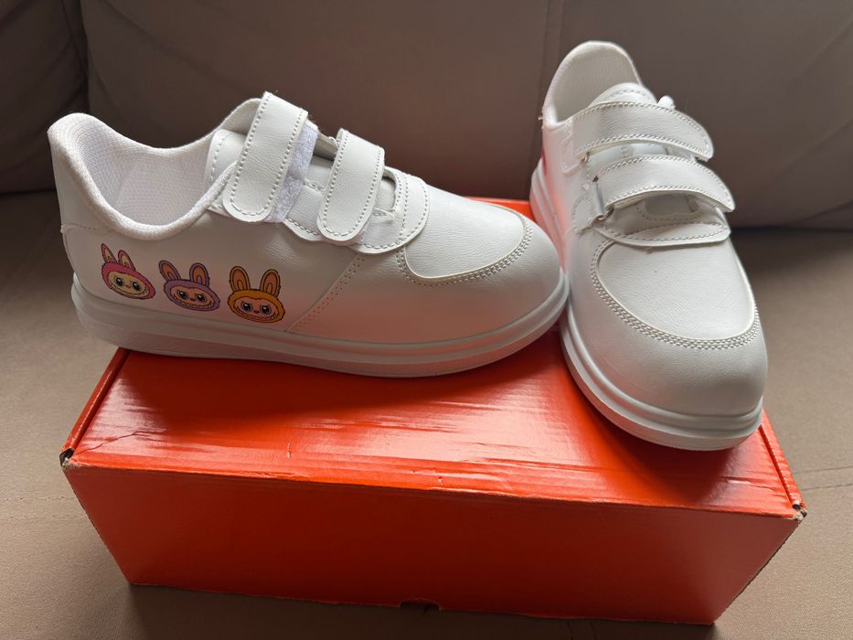 Момически маратонки/обувки с принт Labubu / Лабубу