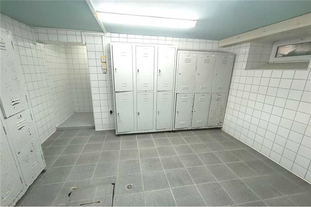 Продава се Промишлена сграда в Русе, Промишлена зона - Запад - 2245 кв.м за 153 €/кв.м - Снимка #6