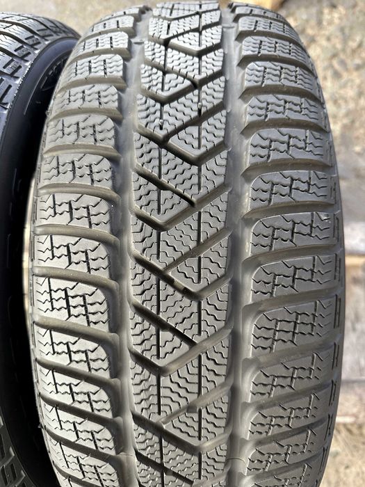 SET 2 Anvelope Iarna 215/60 R16 99H PIRELLI Sotto Zero 3 Winter