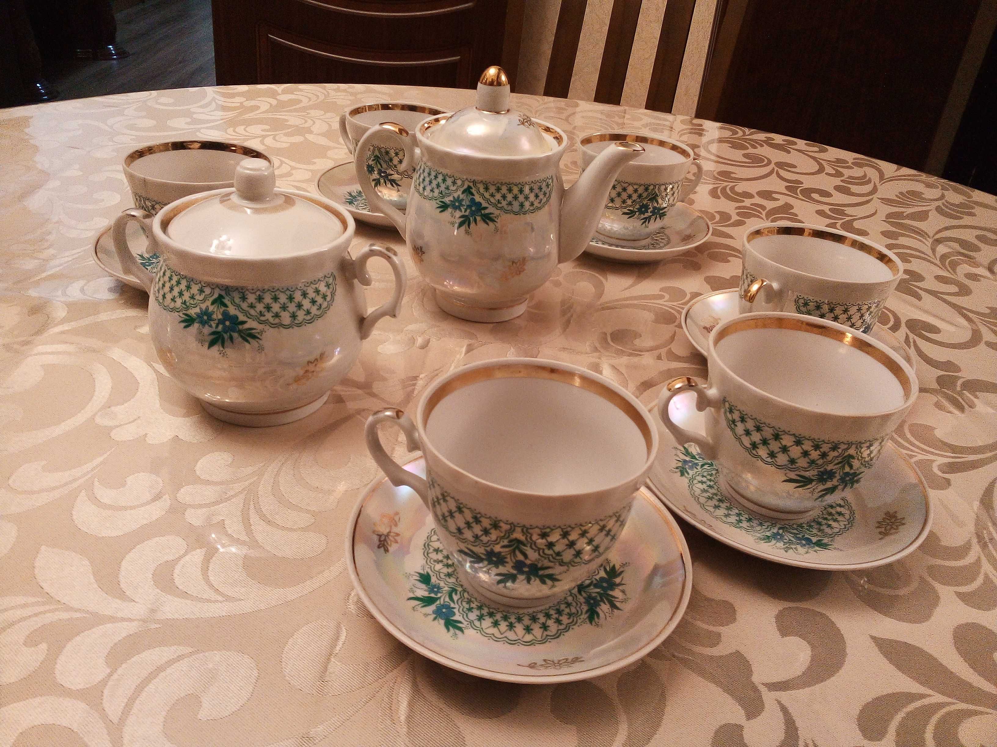 Фарфоровый сервиз "советский", 6 чашек с тарелками, чайник,  сахарница
