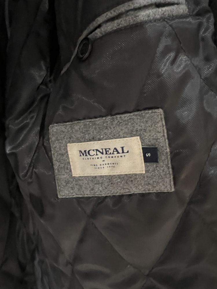 Palton McNeal elegant