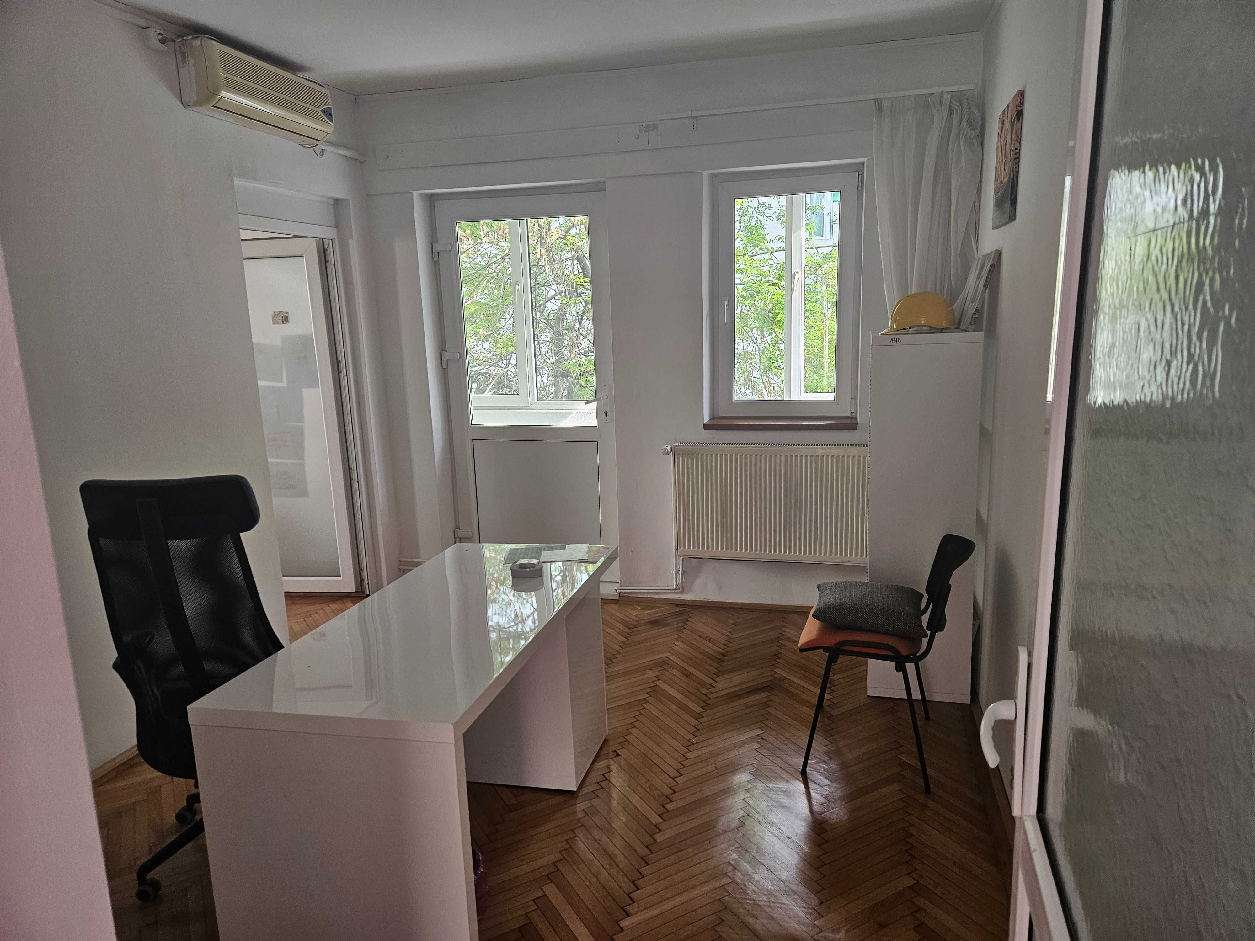 INCHIRIEZ spatiu birou vila