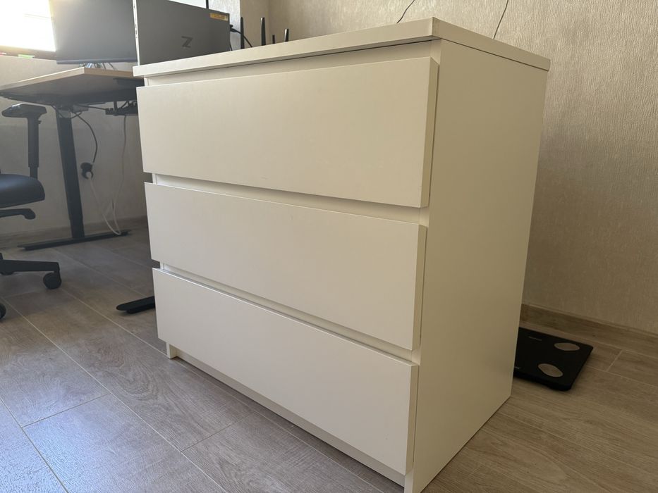 Икеа скрин с три чекмеджета