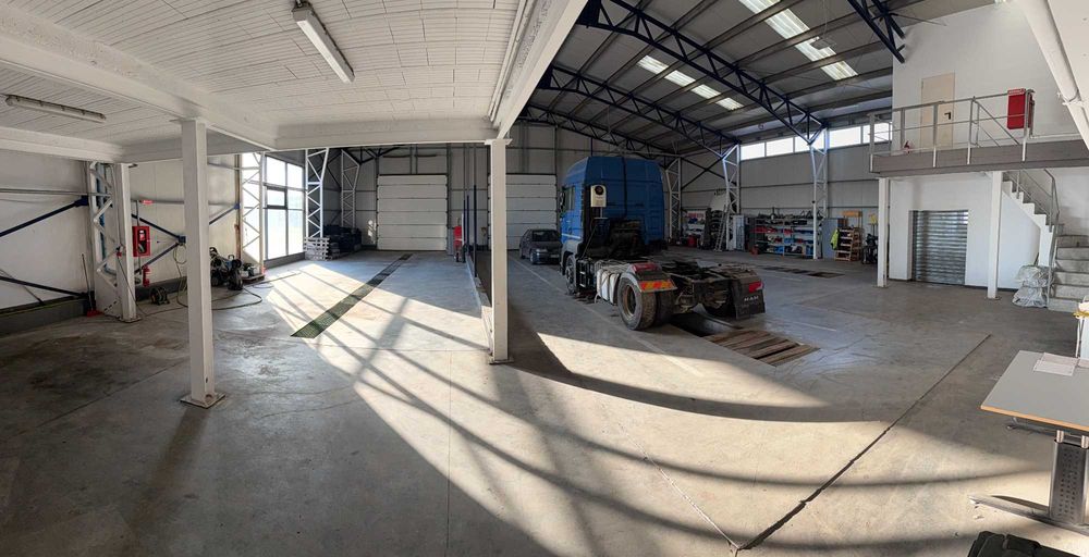 Închiriez hală + platformă balastată