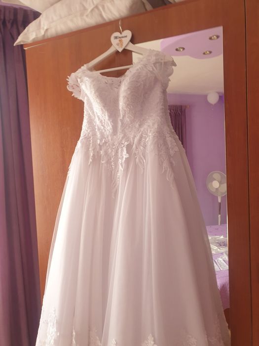 Vând Rochie De Mireasă