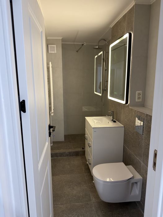 Apartament de vanzare 3 camere decomandat renovat