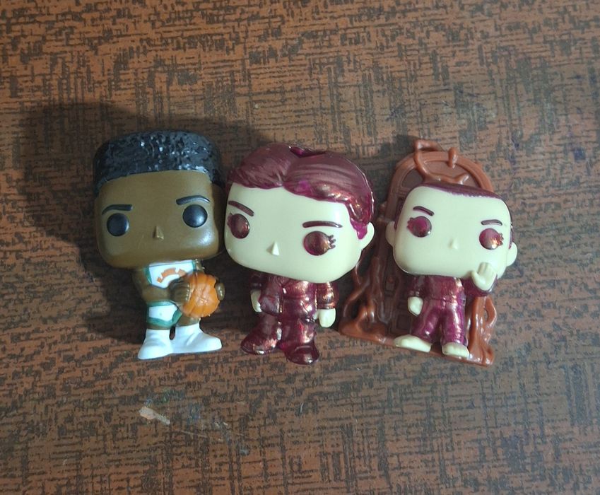 Обмен либо продам фигурки киндер осд