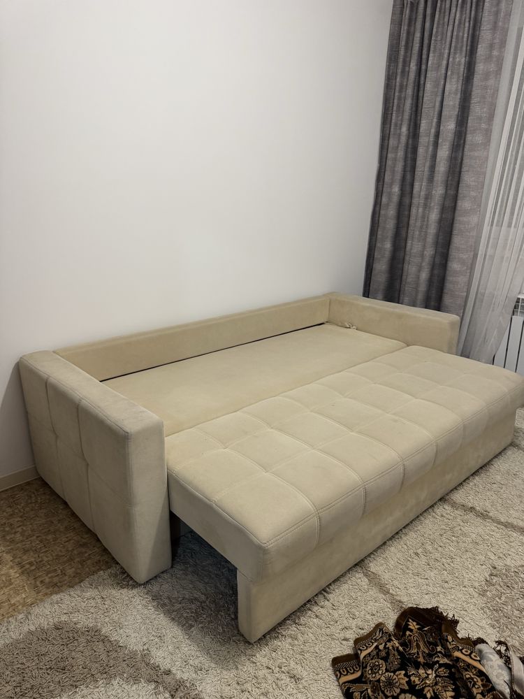 Продам диван и столы