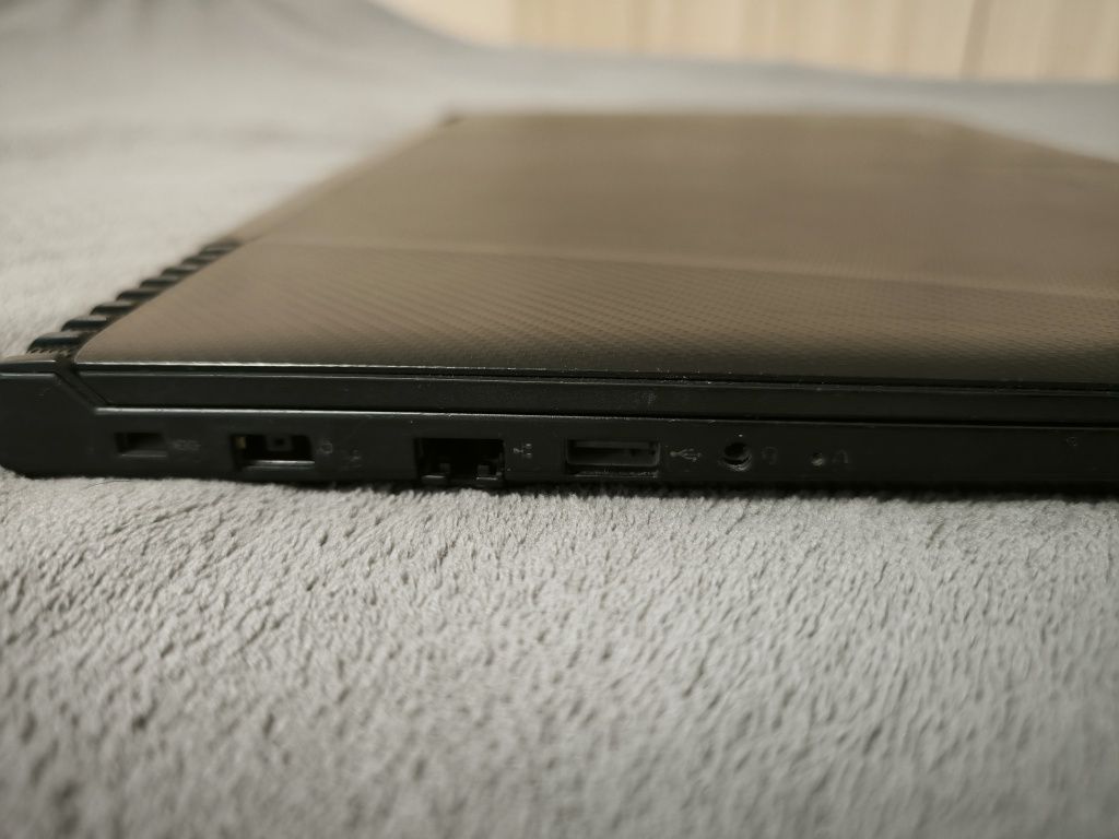 Lenovo Y520 (i5-7300HQ / GTX 1050Ti / 256 SSD + 1 TB HDD)