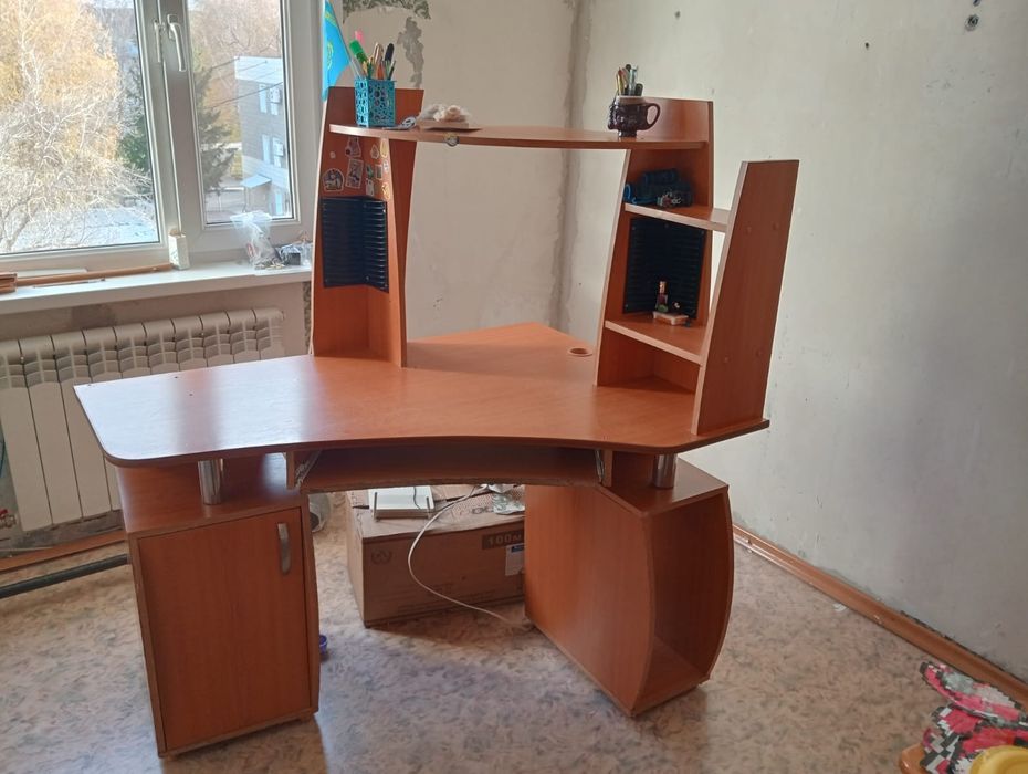 Отдам даром компьютерный стол б/у