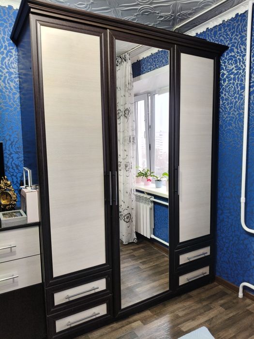 Продам шкаф очень вместительный