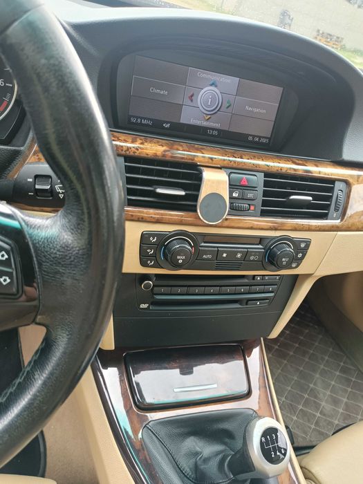 Vând BMW. 318i Motorizare:2.0 benzina.