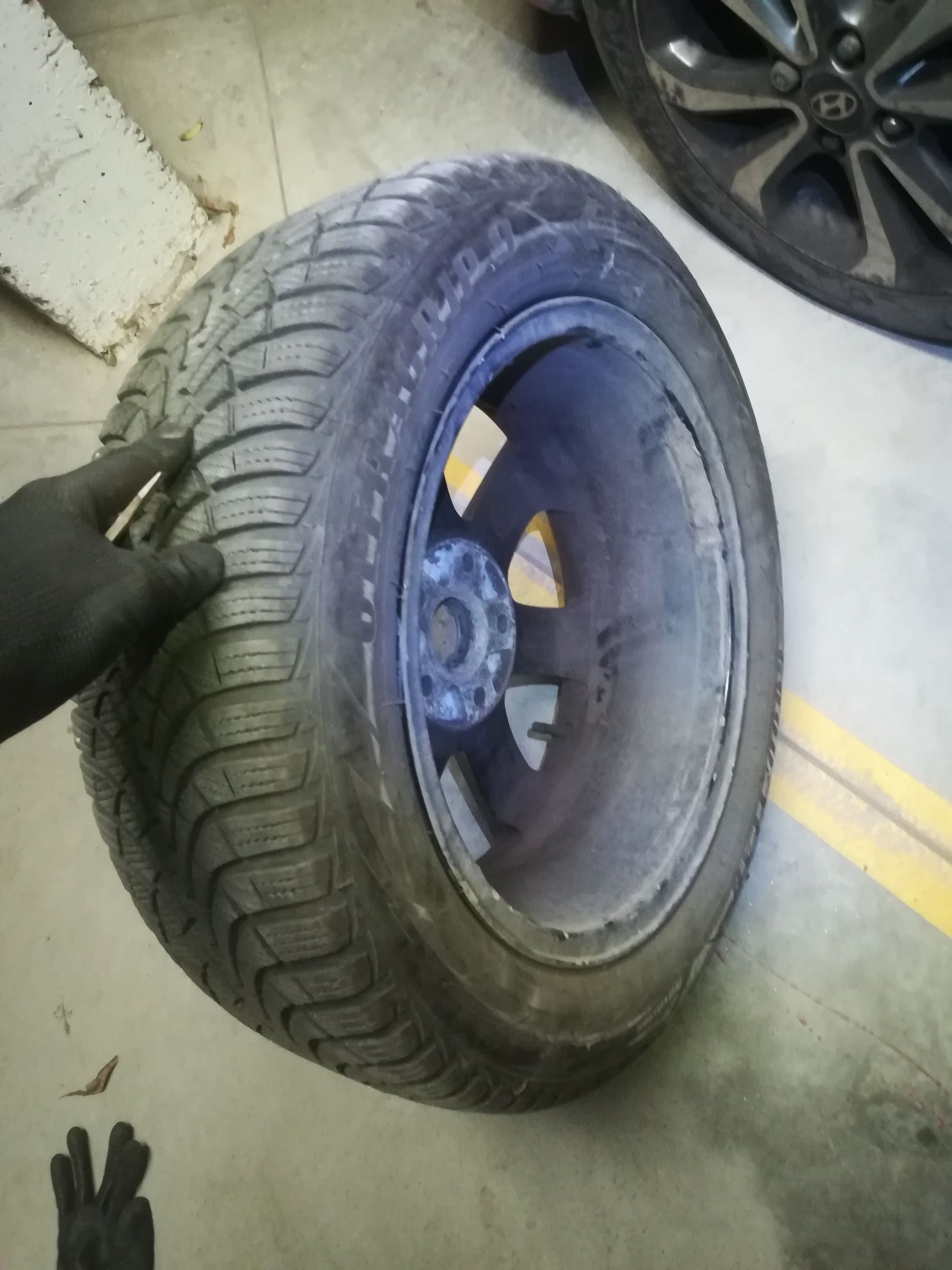 2бр. Goodyear i 205/55/16 зимни