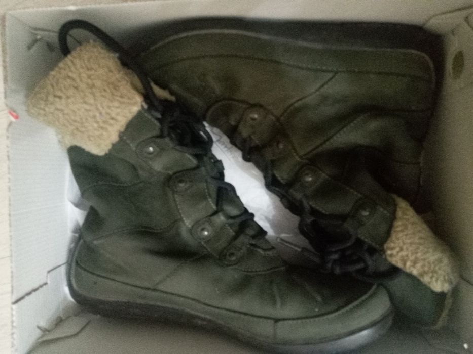Срочно продам зимние ботинки