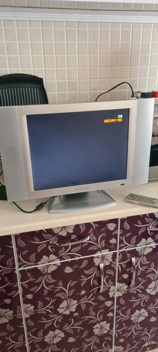 Телевизор малък.