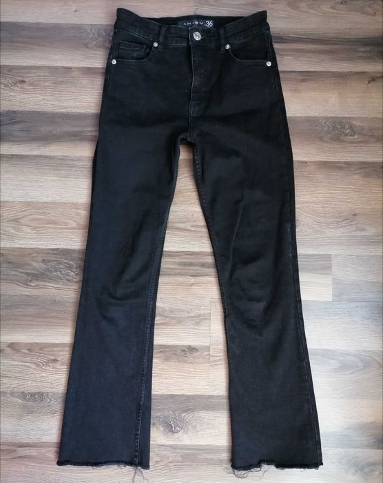 pantaloni evazati la glezne din New Yorker