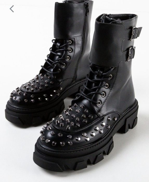 Дамски боти тип кубинки с капси