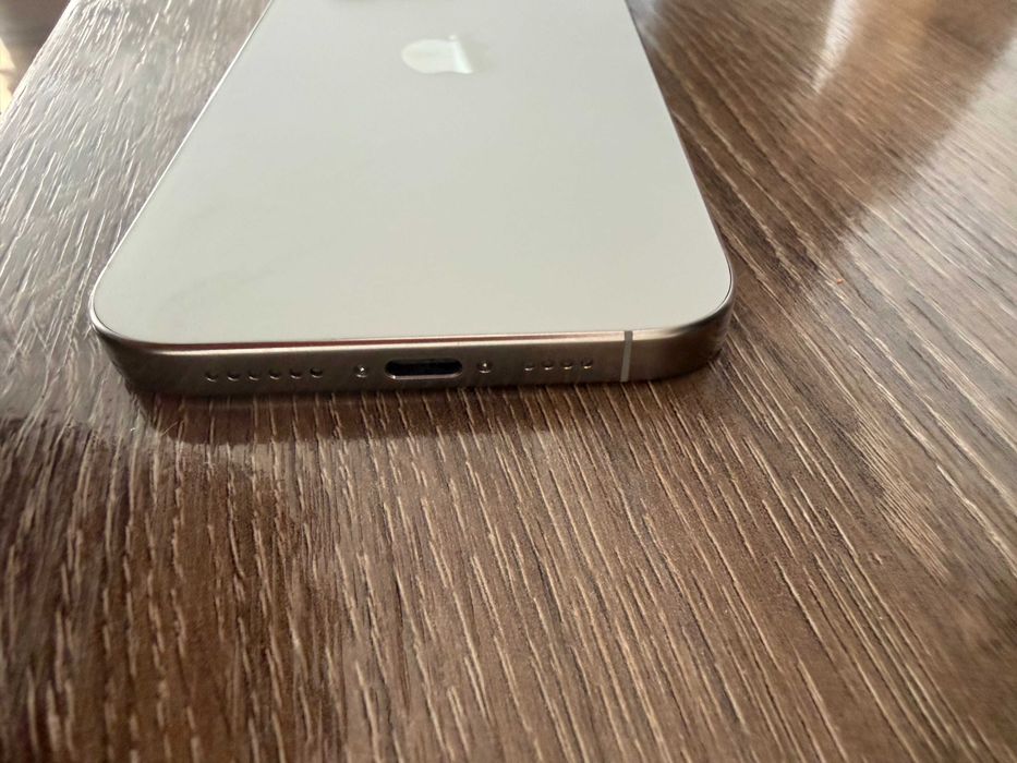 IPhone 16 Pro max - 256 GB- телефонът е на 11 месеца- 96 % - батерия !