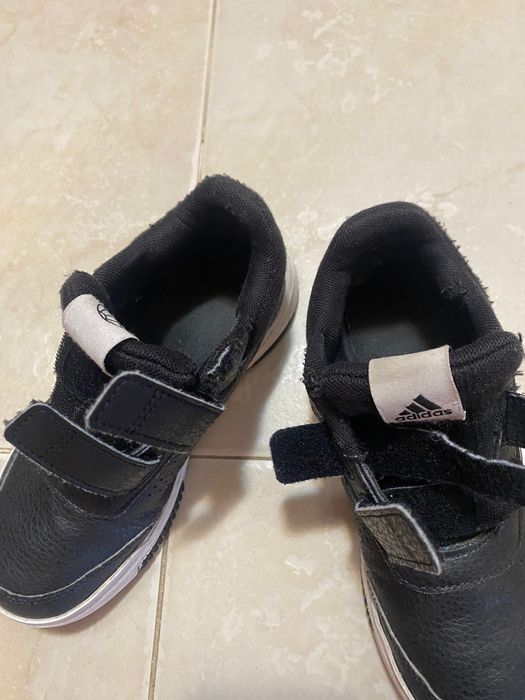 Маратонки за малък мъж