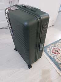 Продам комплект чемоданов (4 шт)отличного качества, силиконовые, легки