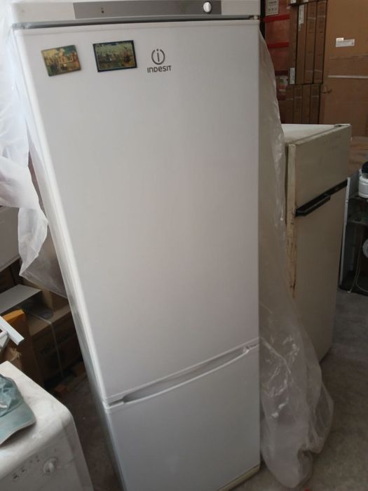 Продаётся холодильник indesit