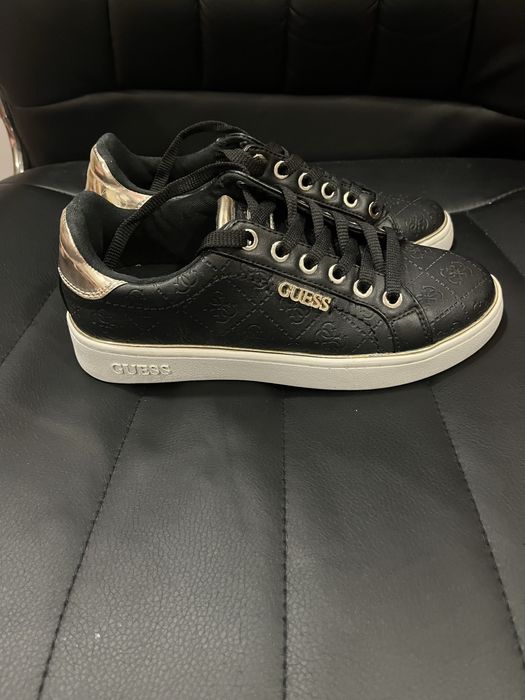 Сникърси Guess размер 35