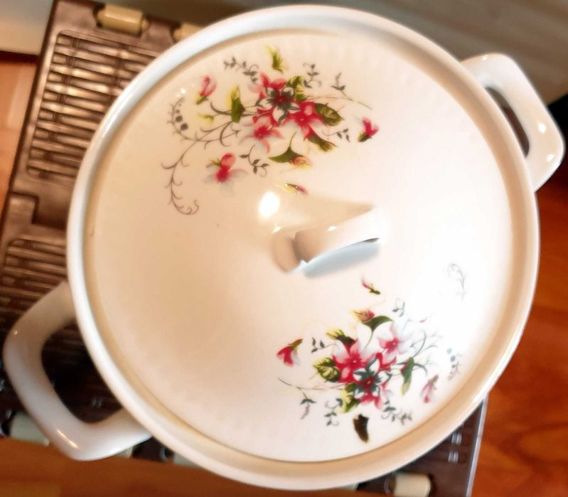 vand 2 supiere si 1 sevici de masa deosebite