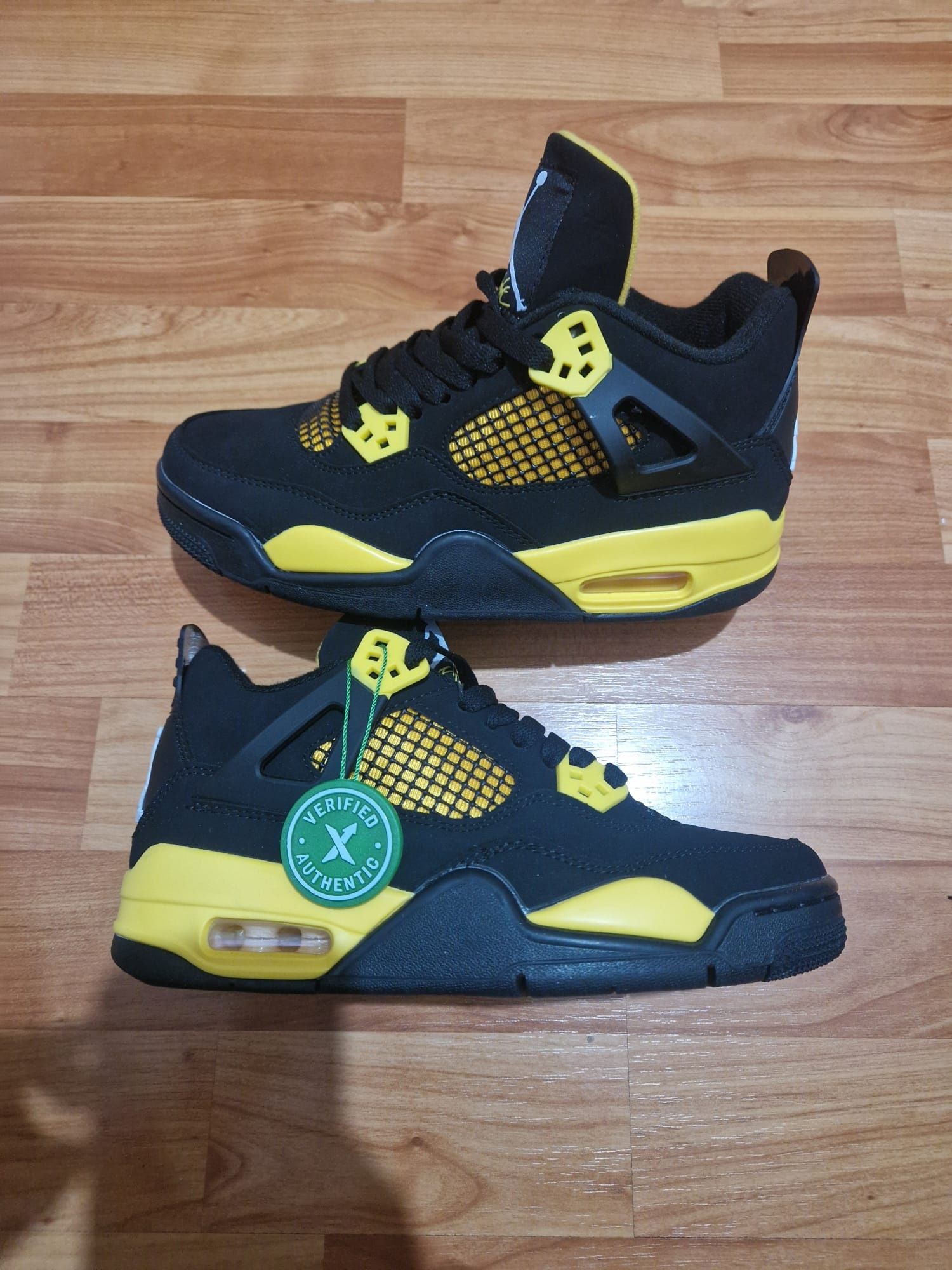 Adidași Jordan Retro patru