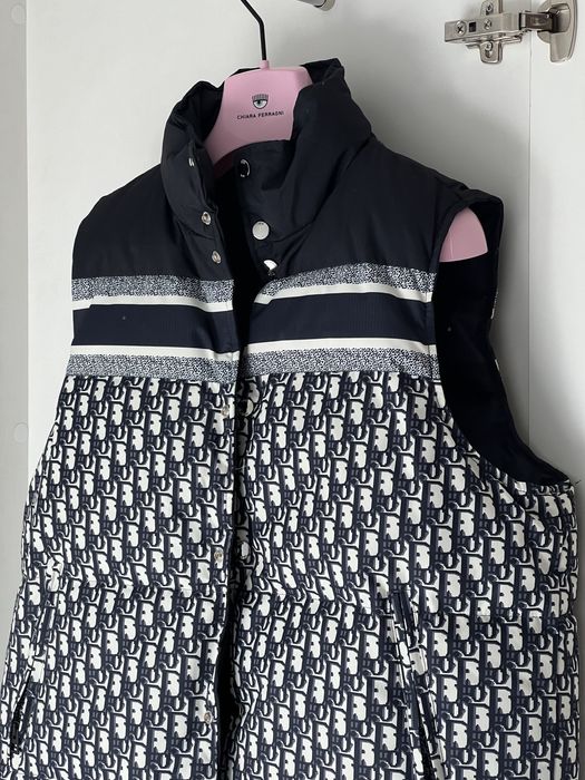 Продам жилет от Монклер люкс