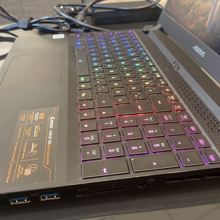 Gaming leptop Aorus 244 hz Gigabyte 15 Intel i7 Rtx 3060 super pret 30