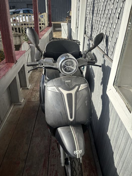 Scuter electric, modelul Luxxon E3800