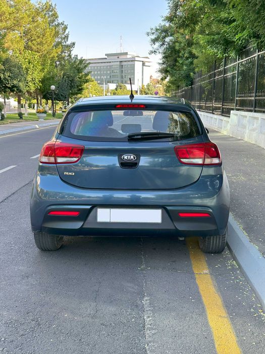 Продается Kia Rio 2018г (77,539 тыс пробег) Цвет Синий Дымчатый