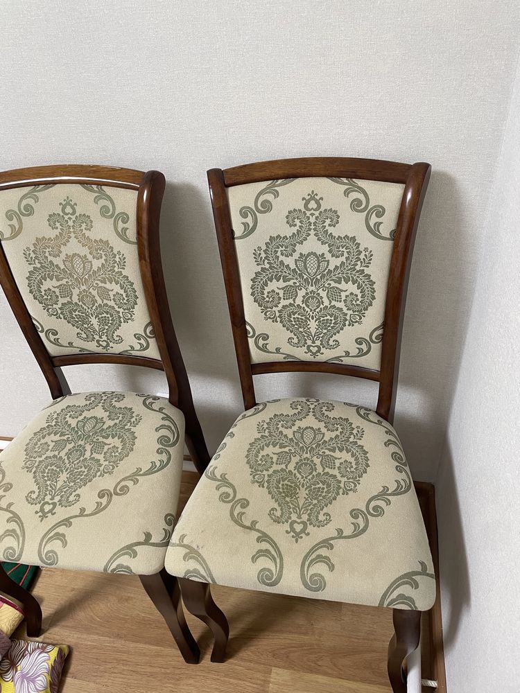 Продам стулья 6 штук , цена 15.000 за каждую