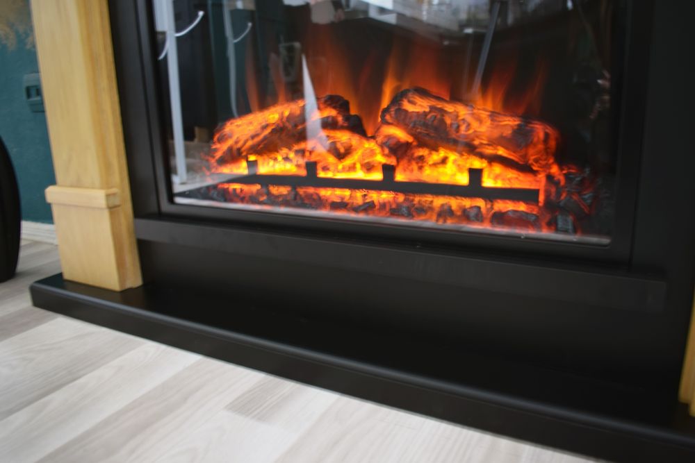 Semineu electric TAGU Helmi, cu focar electric inclus