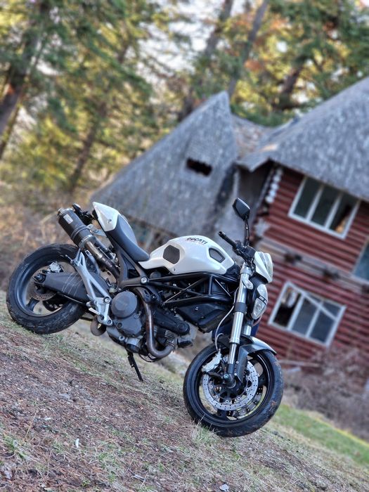 Ducati Monster 696 (schimb și cu enduro)