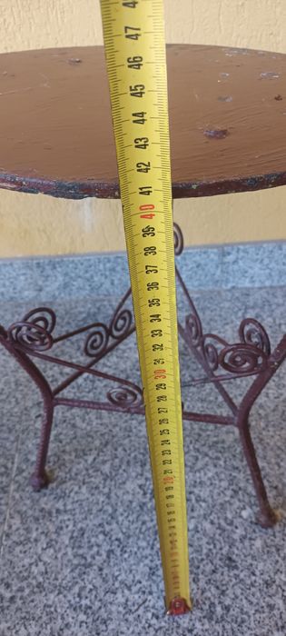 Scaun vechi din metal