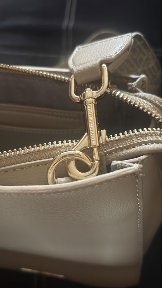 Tommy Hilfiger Joy Bucket дамска бежова чанта