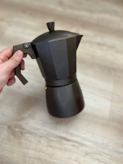 Продам гейзерную кофеварку aceline