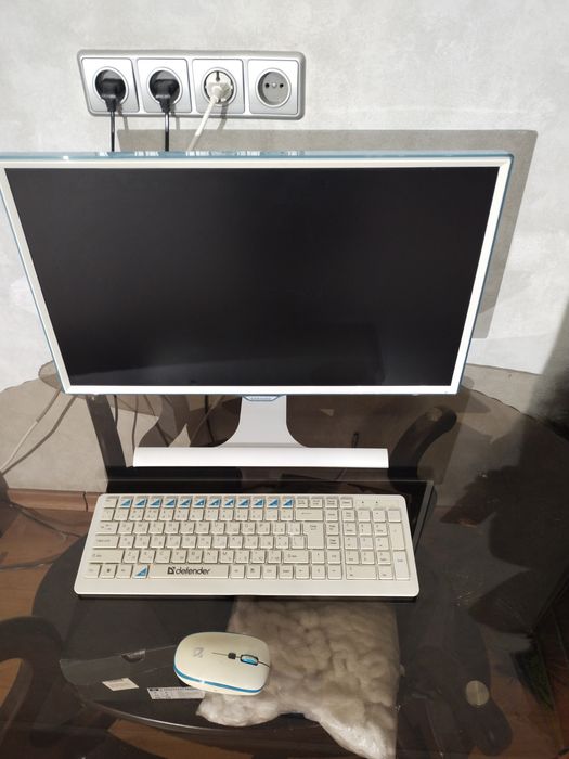 Монитор компьютер клавиатура