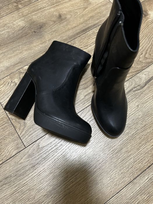 Дамски боти,носени броени пъти 35 номер