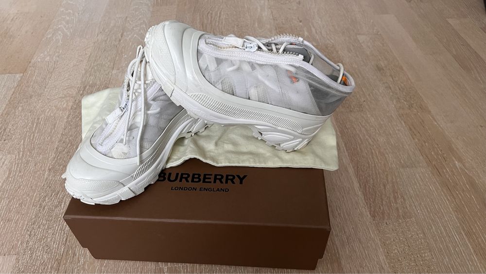 Adidasi Burberry