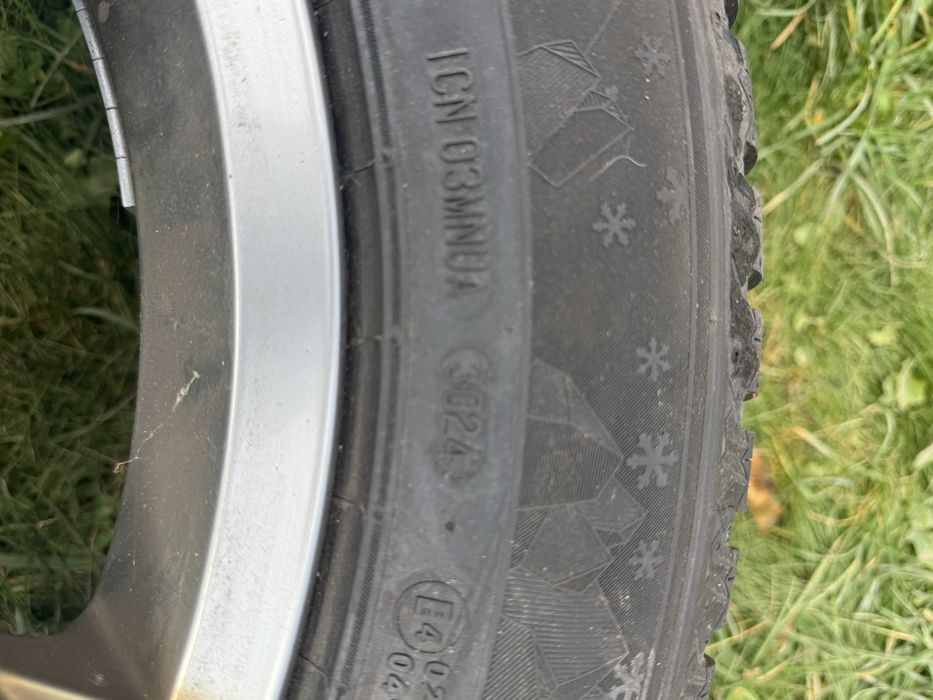 Anvelope iarna 235 55 18,jante R-line originale VW