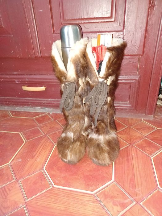 Vând cizme păr cămilă nr 37