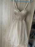 Rochie scurtă aurie elegantă