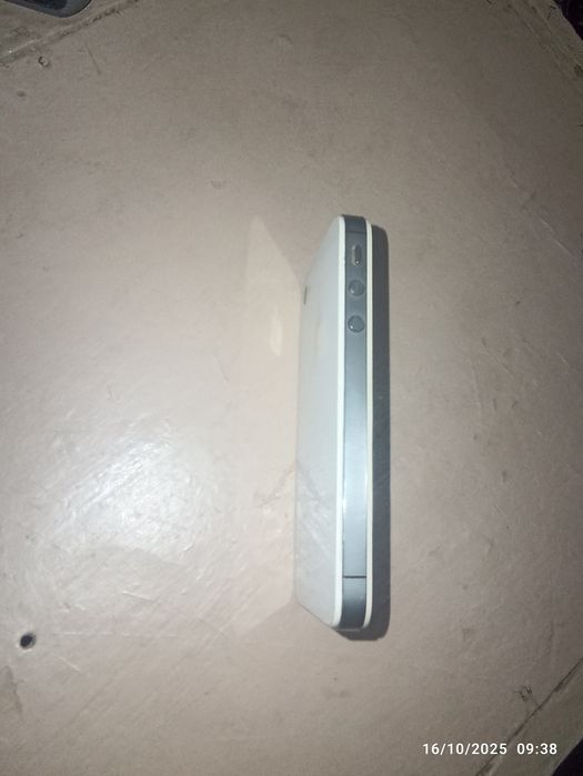 iPhone 4s holati yaxshi kabel bor Siniqlar yoʻq