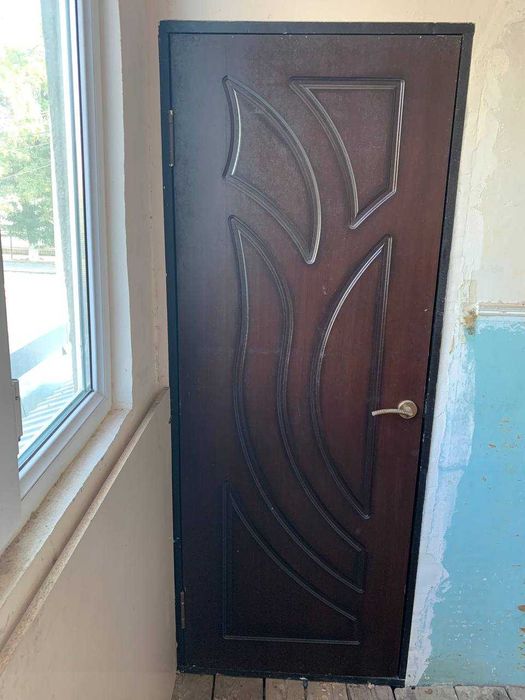 MDF eshiklar va yog'och rom sotiladi