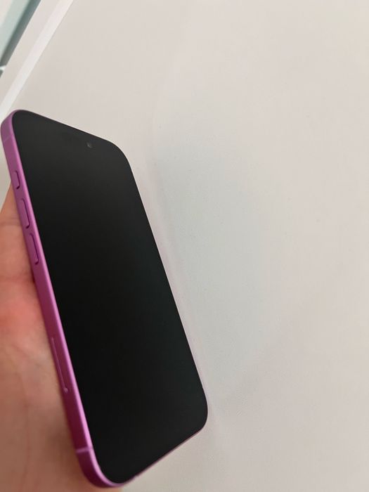 Vând iphone 16 roz